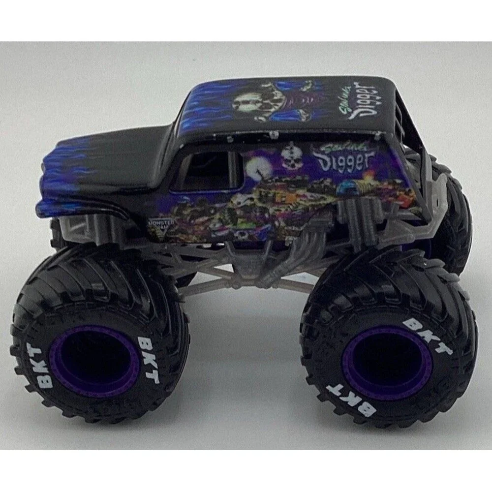 Hot Wheels Monster Jam Monster Truck Son Uva Digger 1:64 Purple Rims